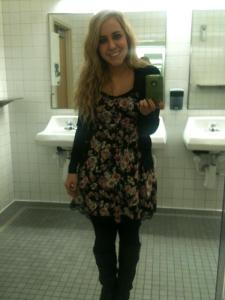 Assim ela não deixa nada para a imaginação!