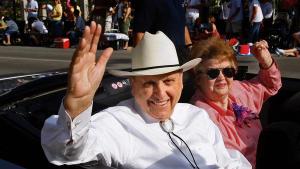 Thomas e Francis Monson na parada de 2006. Foto: mormonnewsroom.org