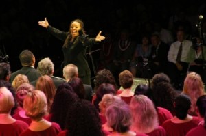 Gladys Knight e seu coro Saints United Voices