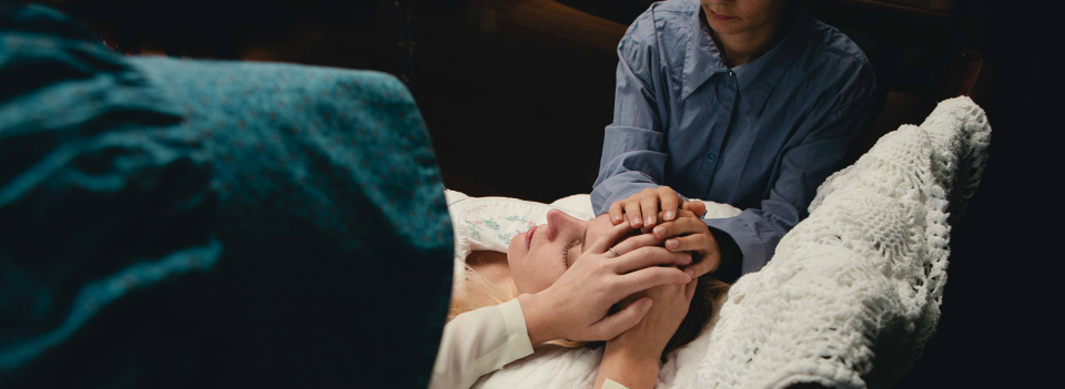 Bênção por imposição de mãos. Mulheres Mórmons. História mórmon.