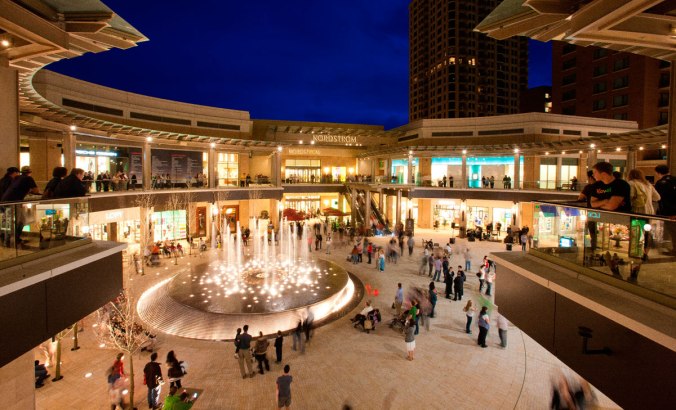 O luxuoso shopping City Creek Center servirá de modelo para os novos shoppings da Igreja SUD no México, Colômbia, e Brasil.