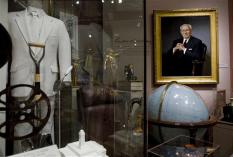 Artefatos de Gordon B. Hinckley no Museu de História da Igreja.