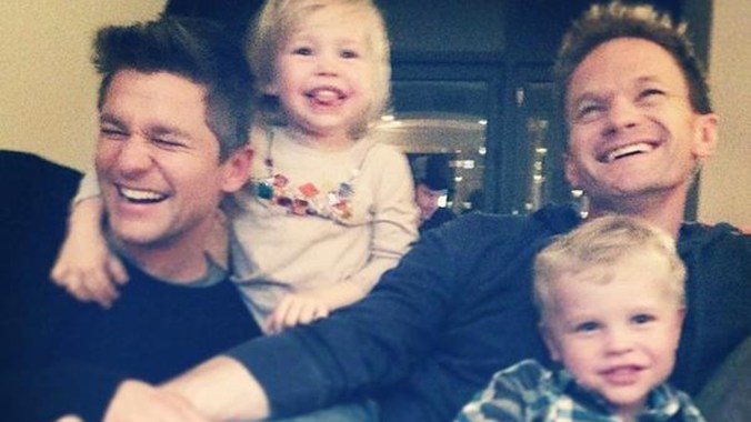 Crianças num lar estável com pais dedicados e amorosos: Dependendo da família, a Igreja Mórmon não as quer.