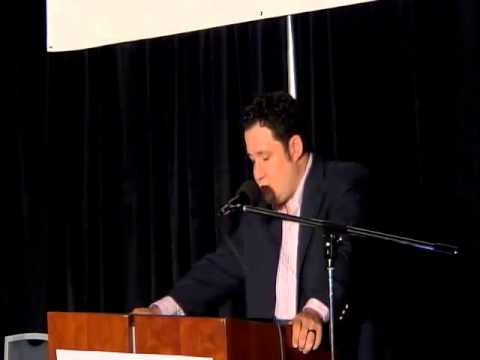 Seth Payne apresentando um trabalho numa conferência de apologistas Mórmons