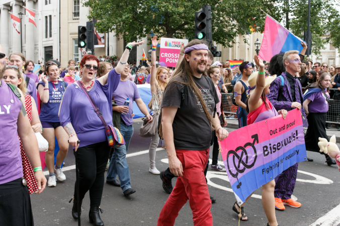 Bissexuais na Marcha de Orgulho de Londres (Foto: Katy Blackwood via Wikimedia Commons)