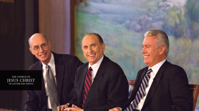 A foto de capa nos perfis dos membros da Primeira Presidência