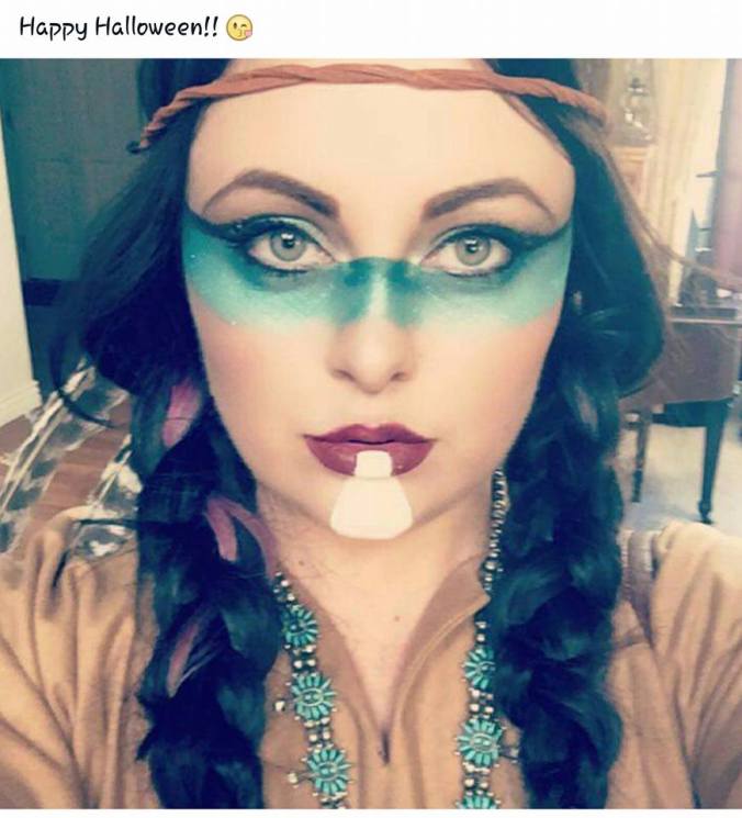 Jovem SUD fantasia-se de índia (Fonte: Facebook)